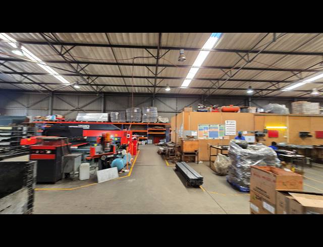 1,535M² WAREHOUSE TO LET IN SPARTAN